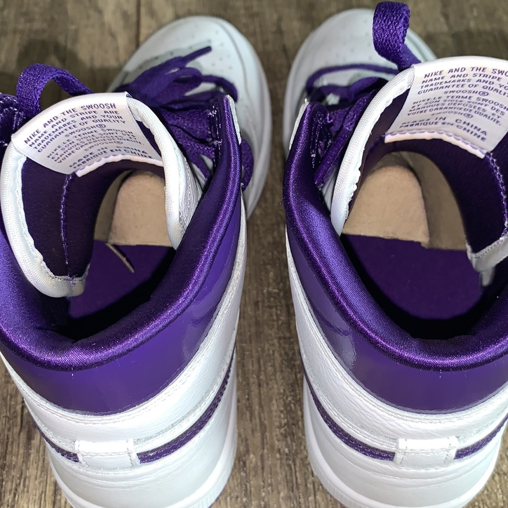 Nike women’s Jordan 1 high OG Court Purple - Picture 7 of 11
